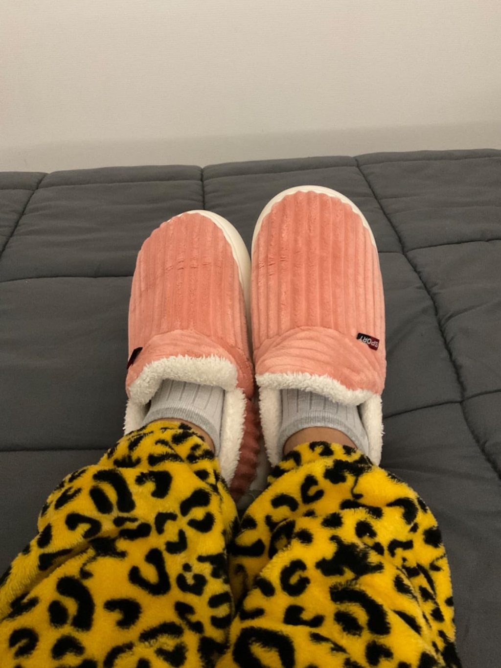 🌙 🔥 Limited Offer | Cozy Plush Slippers – Comfort Beyond the Clouds!